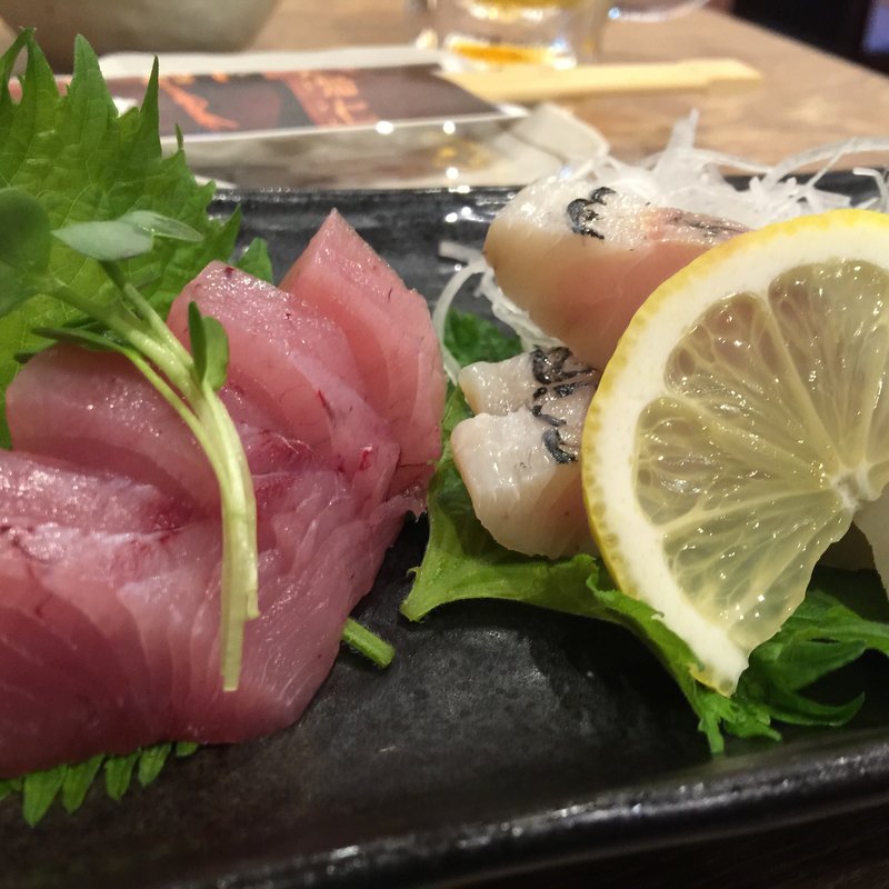 よこわ造り･アジきずし(沖縄料理 はながさ 西中島店)