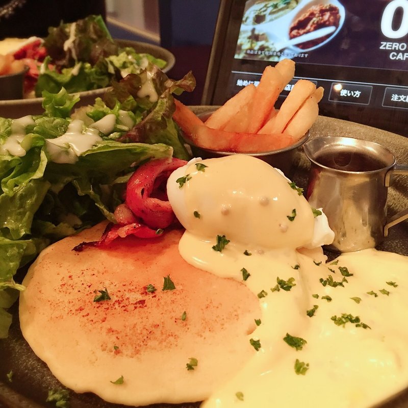 パンケーキエッグベネディクト(01 CAFE ゼロワンカフェ 町田)