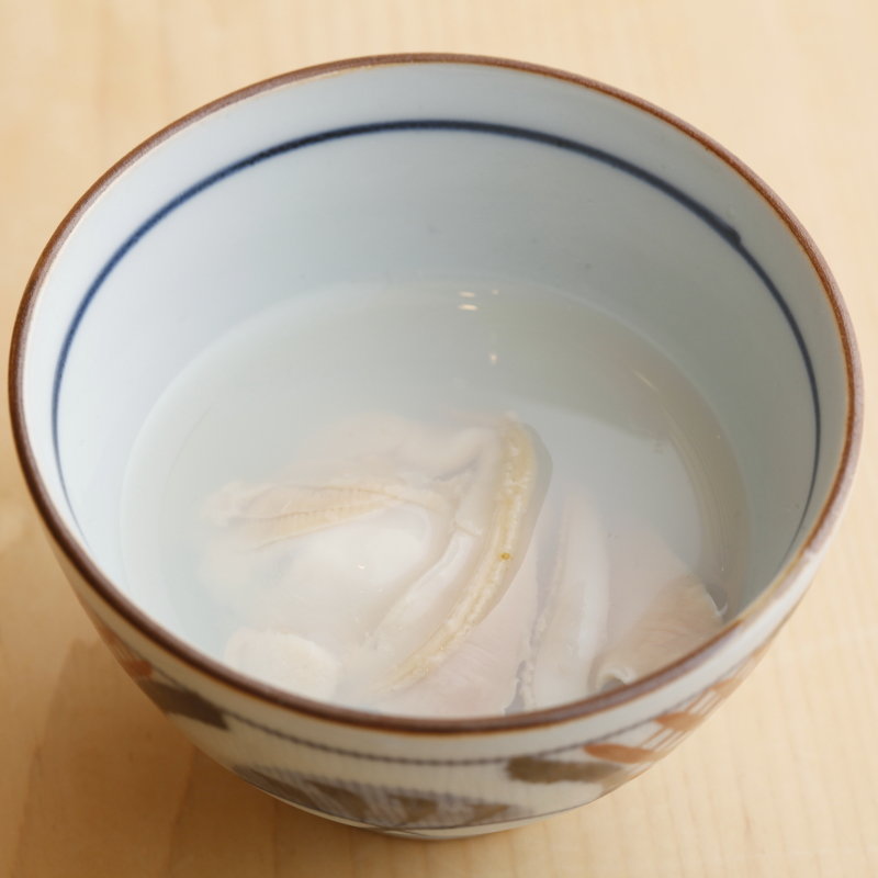 アサリの酒蒸し(鮨 松もと)