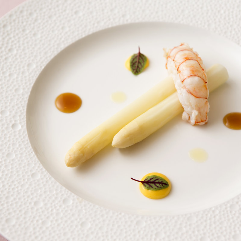 ホワイトアスパラ　海老のグリル(Continental Restaurant Terrace on・the・Bay)