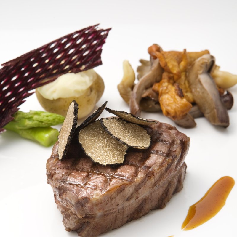 和牛のグリル　トリュフ添え(Continental Restaurant Terrace on・the・Bay)
