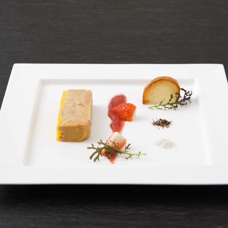 ムースと苺のソース(Continental Restaurant Terrace on・the・Bay)