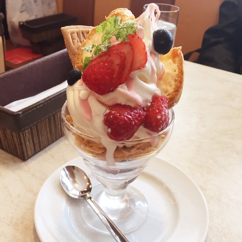 シェフきまぐれパフェ(バイエルン福岡 )