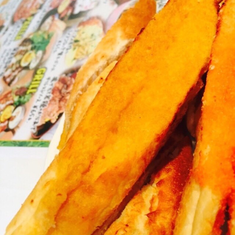 名物pisaの焼き立てバゲット塔オマール海老バター(ルーチェサンタルチア松井山手店)