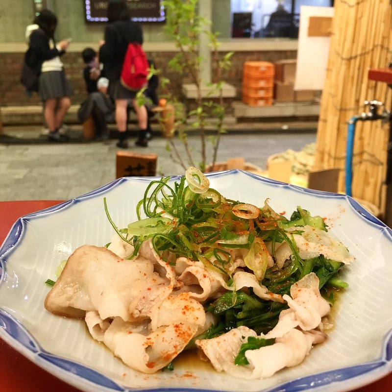 豚皿(立ちのみ 賀花 （タチノミ ガバナ）)