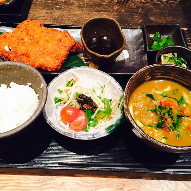 サクサクのチキンカツと肉カレーうどんのご膳(馳走酒房まいど 伊丹テラス店 )
