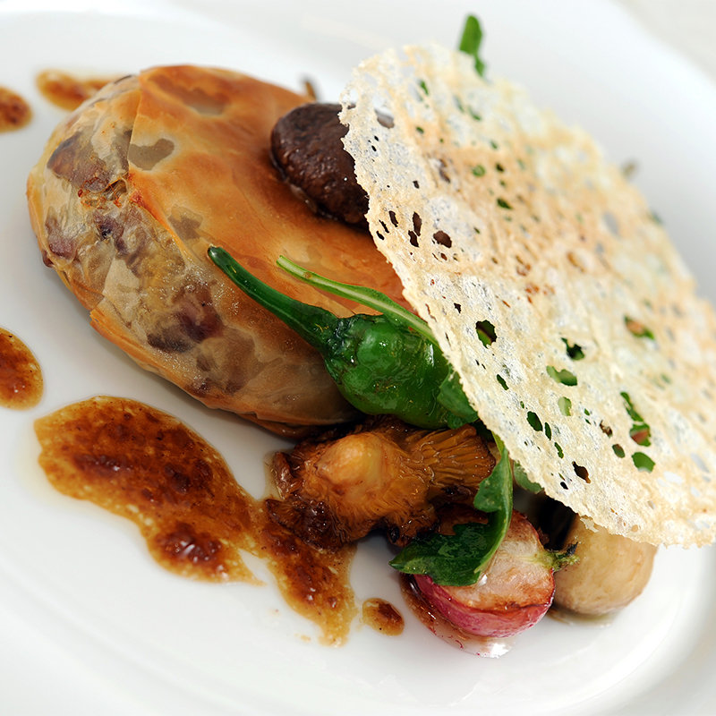 肉とチーズのパイ仕立て(モノリス)