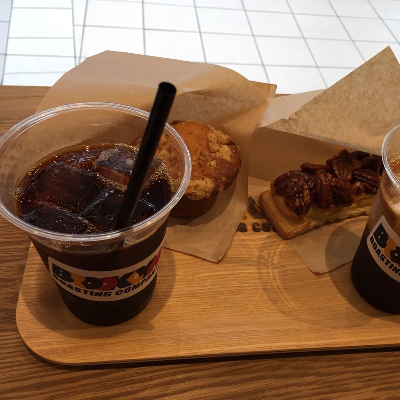 カラメルピーカンナッツパイ、クランブル&ナッツマフィン(BROOKLYN ROASTING COMPANY)