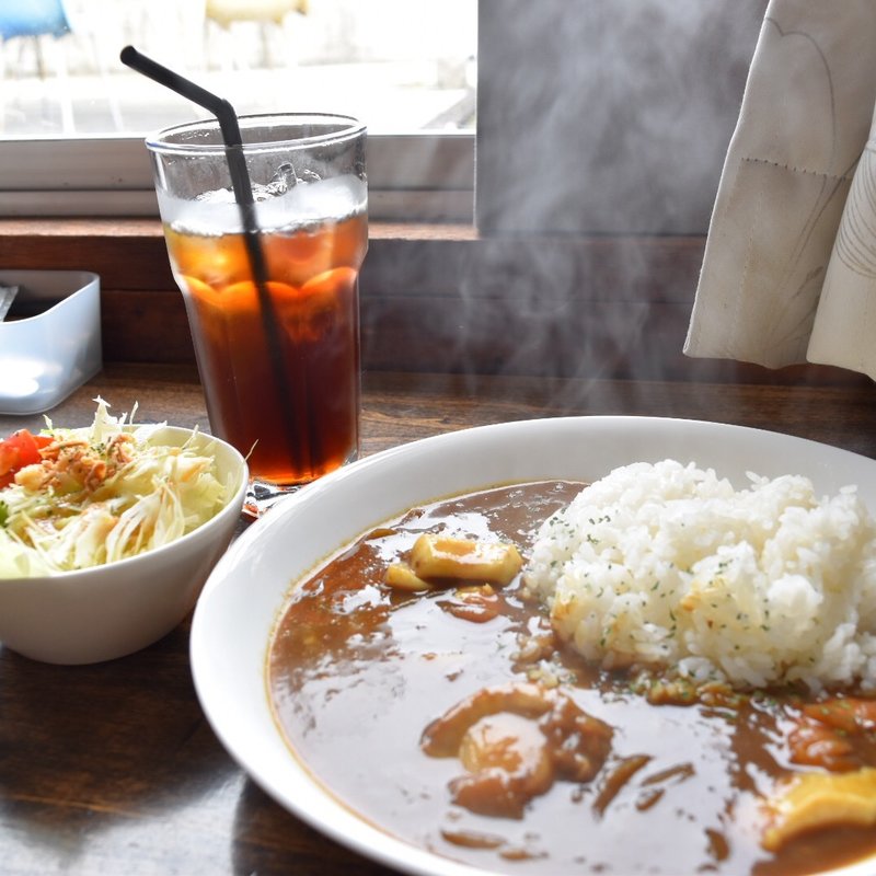 ランチB シーフードカレー（ドリンク、サラダ）(コンニチハ)