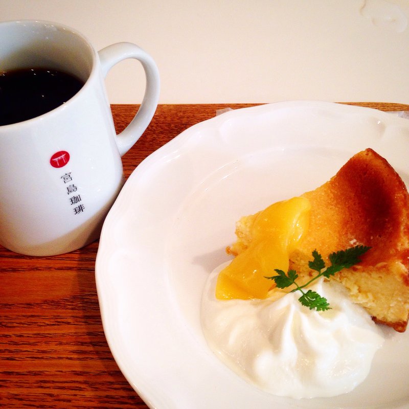 チーズケーキと珈琲(宮島珈琲)