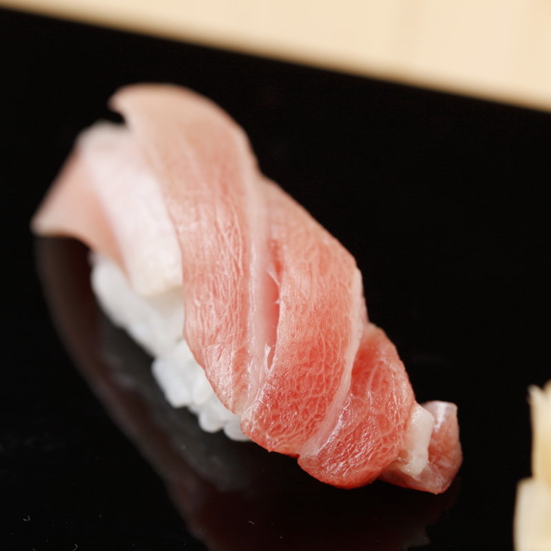 中トロの握り(鮨 みもと)