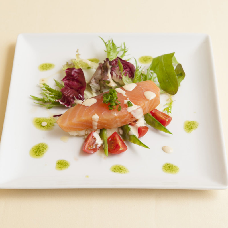 サーモンのムニエル(フランス料理 マフィーユサラサ)