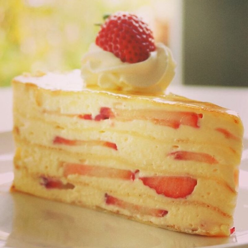 苺のミルクレープ(エルブランシュ)