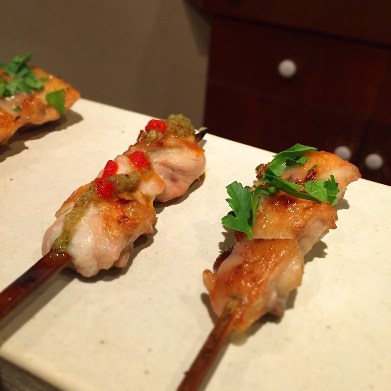 ふりそで、ぼんじり(フレンチ焼鳥とワイン Shaji)