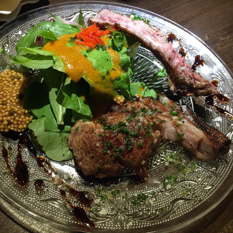 ソルトブッシュドラムの骨付き肩ロース炭火焼(eL MamBo 茅ヶ崎〜スペイン料理とワイン〜)