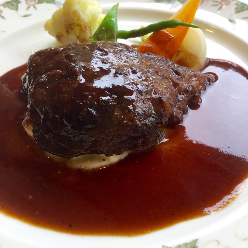 シェフのおすすめランチ（オードブルまたはスープ、魚料理または肉料理、パン、コーヒー）(ル・ジャルダン)