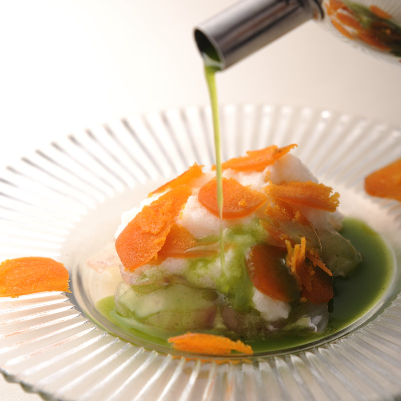 ホタテのポワレ　カラスミ　バジルソース(イル ギオットーネ ディ ピュー)