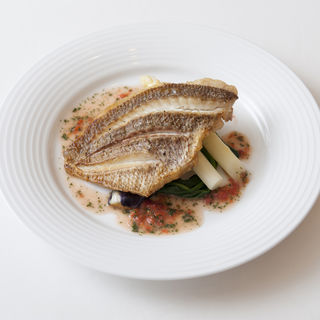 本日の魚料理( レストラン メゾン ド ファミーユ （Restaurant Maison de Famille）移転前の店舗情報です。新しい店舗はレストラン メゾン ド ファミーユをご参照ください。)