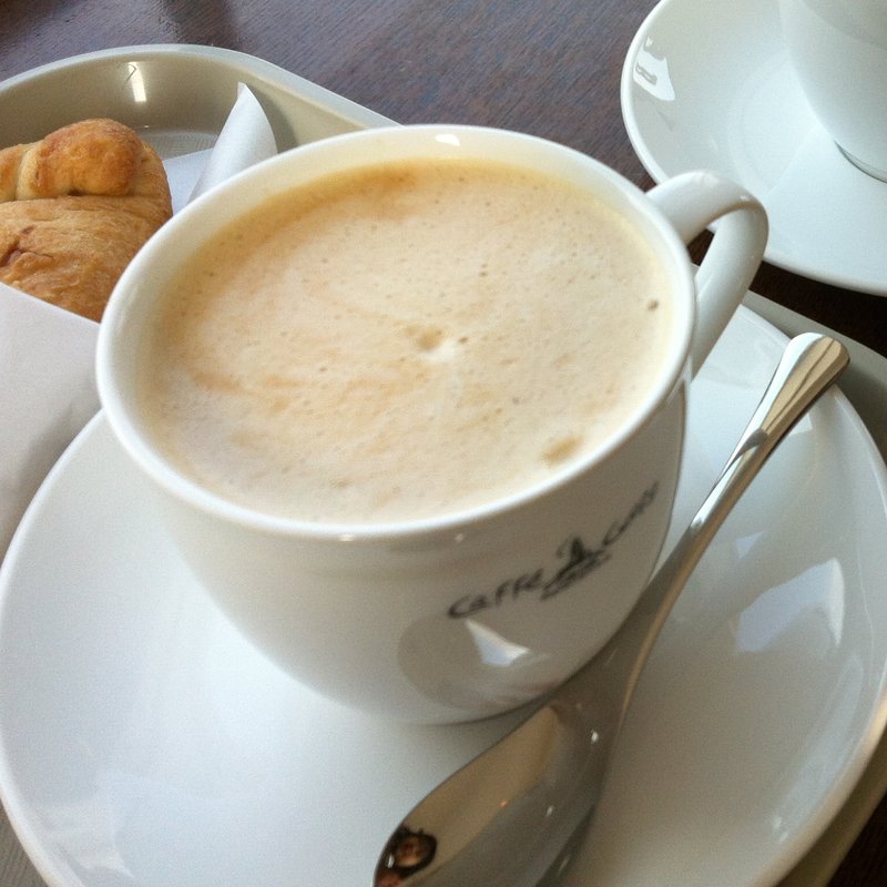 カフェ・ラテ(カフェクオーレ （Caffe Cuore）)