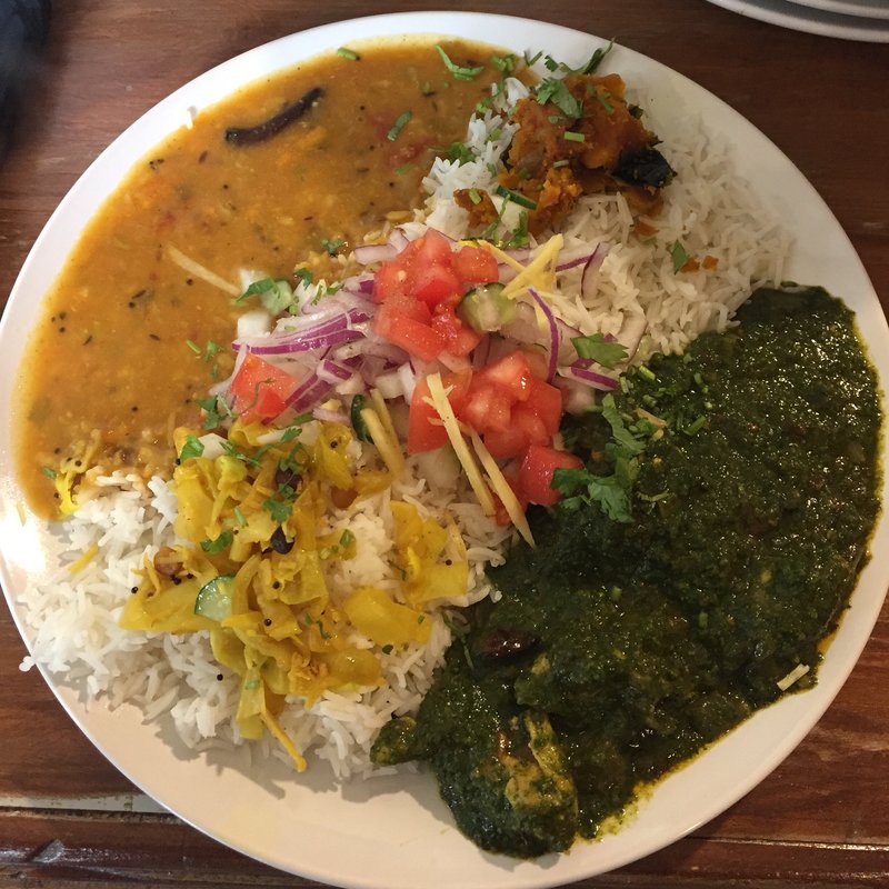 サグチキンとベジタリアンターリーのあいがけ(ガネーシュ m 北浜店 （ガネーシュ エム）)