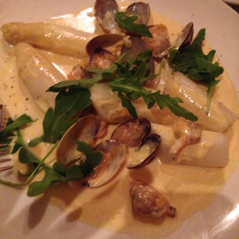 北海道産白アスパラとアサリのソテー(CAMELEON)