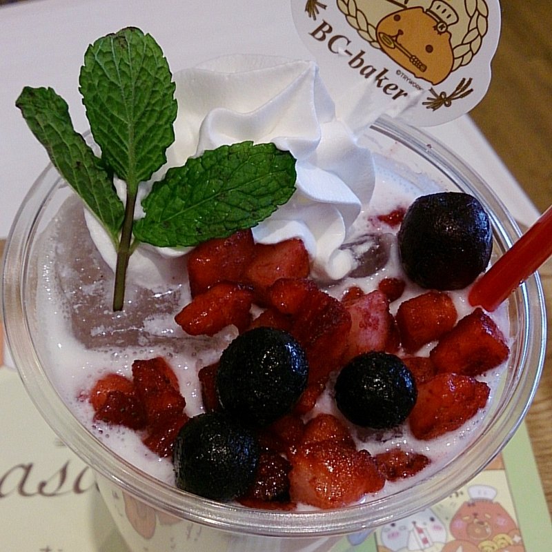ベリ～ンヨーグルト(ベーカリーカフェ キャラブレッド)