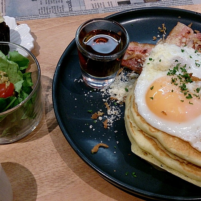 パンケーキランチA(ベーコンエッグのパンケーキ)(「TABLES KITCHEN」)