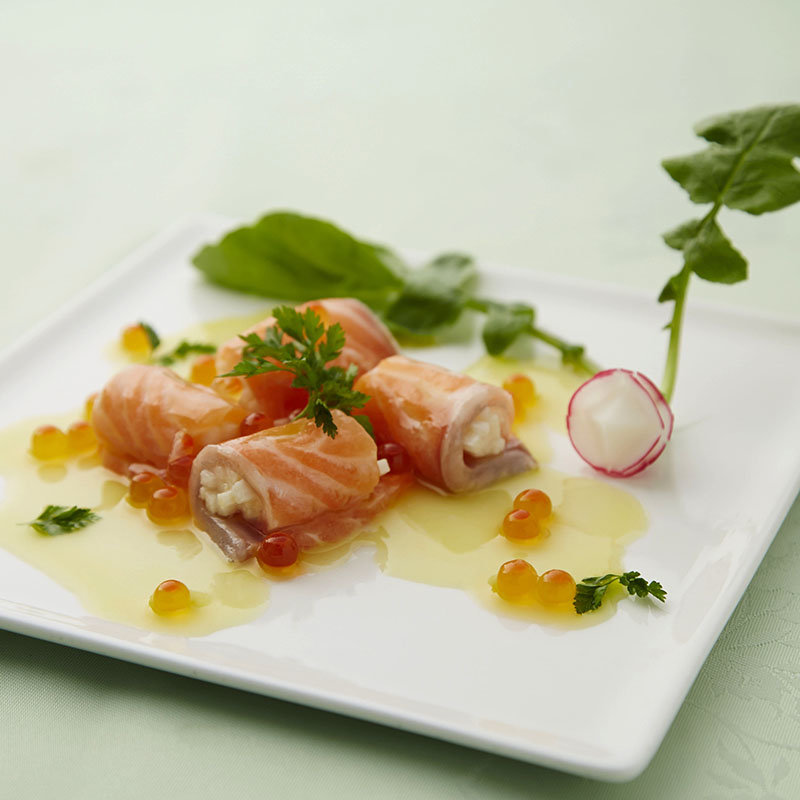 サーモンと長芋のカルパッチョ　イクラ(エル・カミーノ （El Camino）)