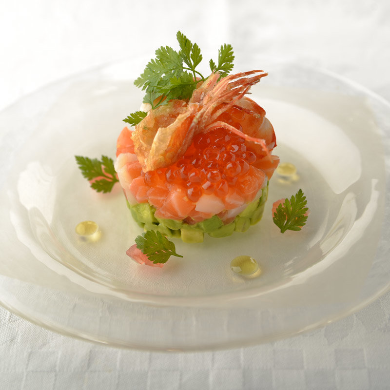 サーモンとアボカドのタルタル(仏蘭西料理 Ｎ)