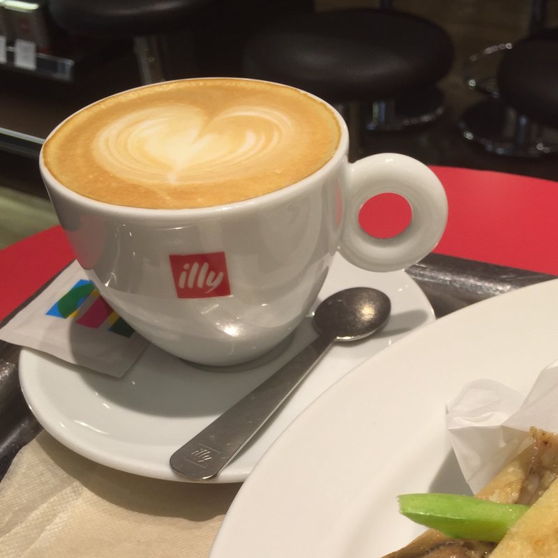 カプチーノ レギュラー(エスプレッサメンテ　イリー 新静岡セノバ店 （espressamente illy）)