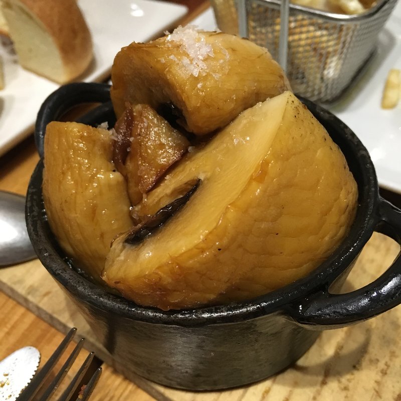 ジャンボマッシュルームのアヒージョ(VINOSITY maxime 日本橋)