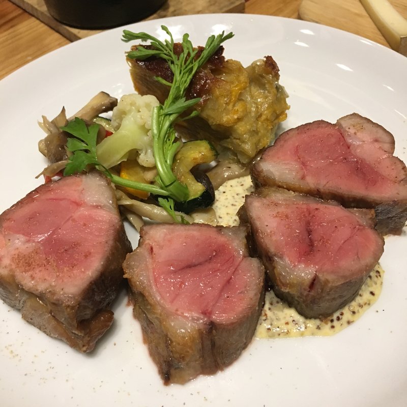 豚肩のロゼ色ロースト(VINOSITY maxime 日本橋)