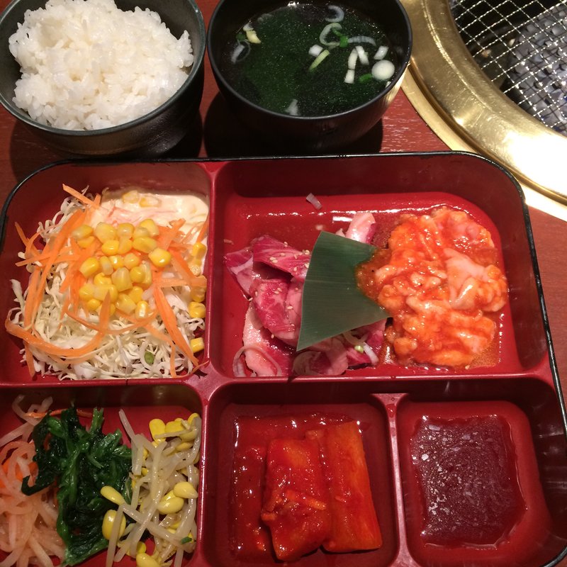 カルビ&ホルモンランチ(カンゲン クイーンズスクエア店 )