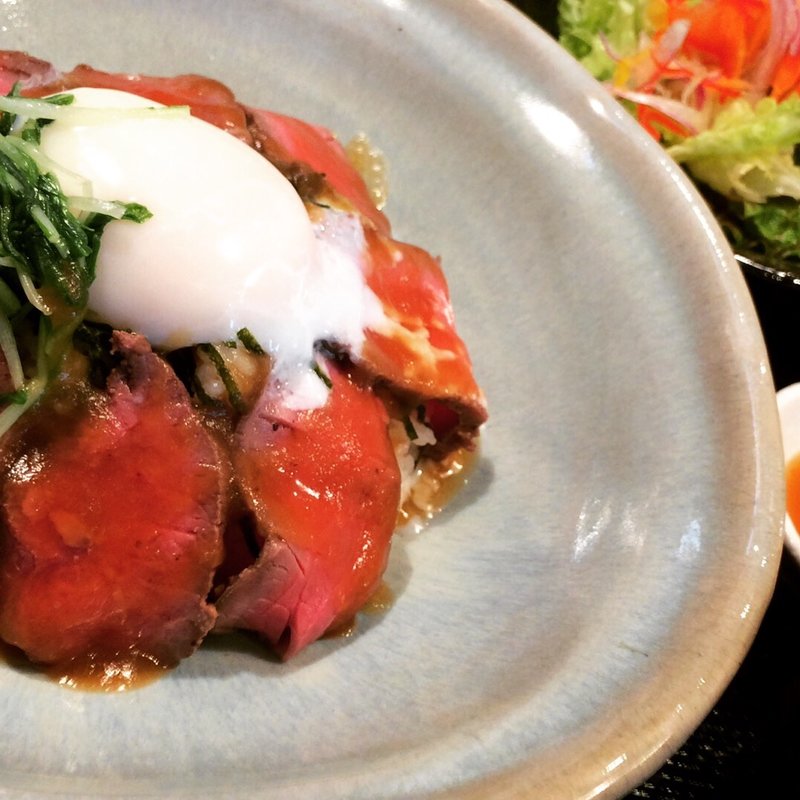 ローストビーフ丼セット ランチメニュー(yosuga cafe)