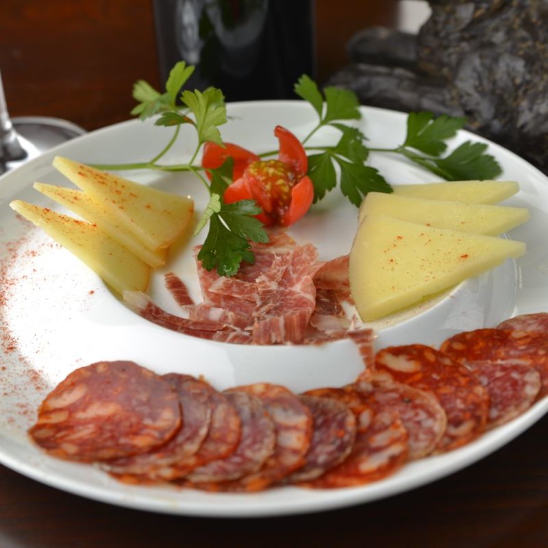 サラミの盛り合わせ(ガウディガウディ （GAUDI GAUDI）)