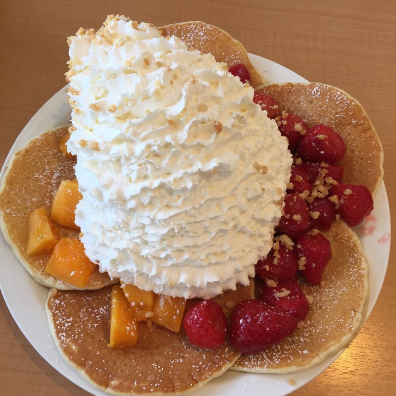 パパイヤ、ホイップクリームとマカダミアナッツ(Eggs ’n Things さいたま新都心店)