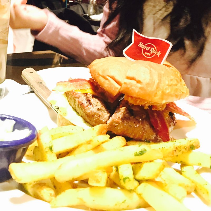ベーコンチーズバーガー(Hard Rock Cafe)
