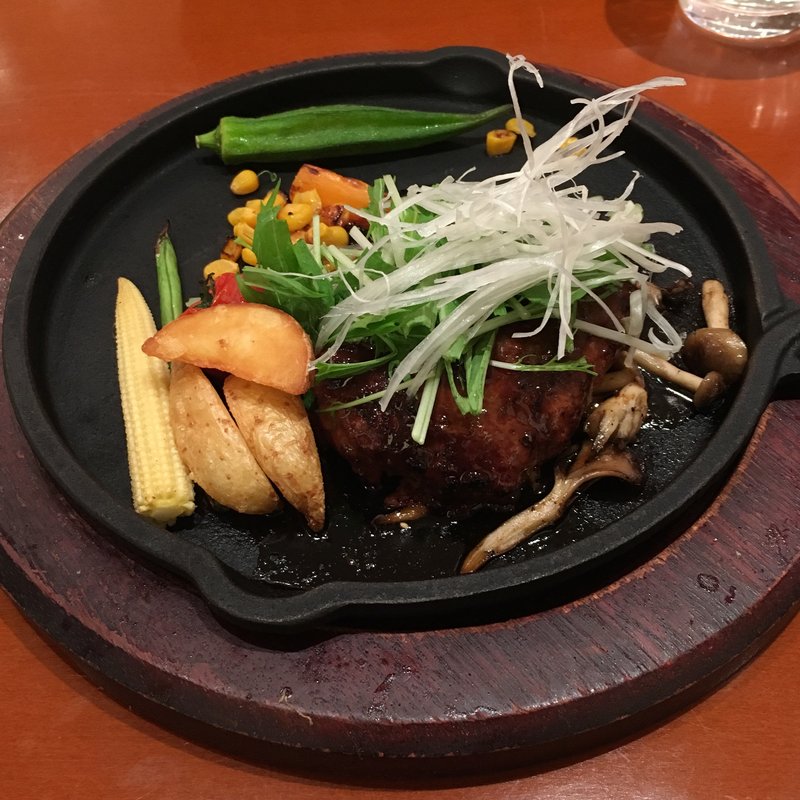 和牛100パーセントハンバーグ(ラ クレアシオン ドゥ グーテ〈カフェレストラン〉)