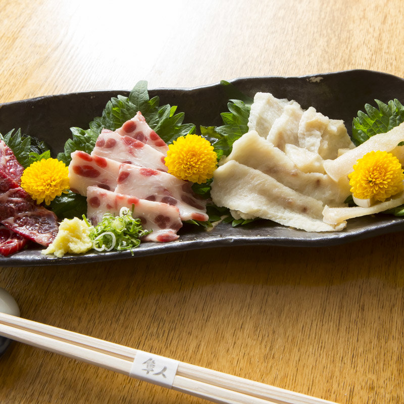 くじらの盛り合わせ(海鮮料理とてっちり 北新地 隼人)