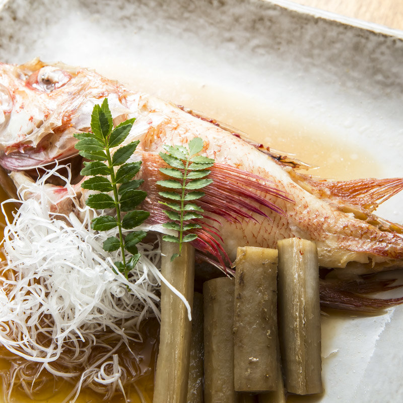 真鯛の煮付け(海鮮料理とてっちり 北新地 隼人)