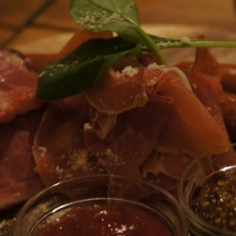 ソーセージ2種類、生ハムとベーコンの盛り合わせ(ヨーキーズブランチ （YORKYS BRUNCH）)