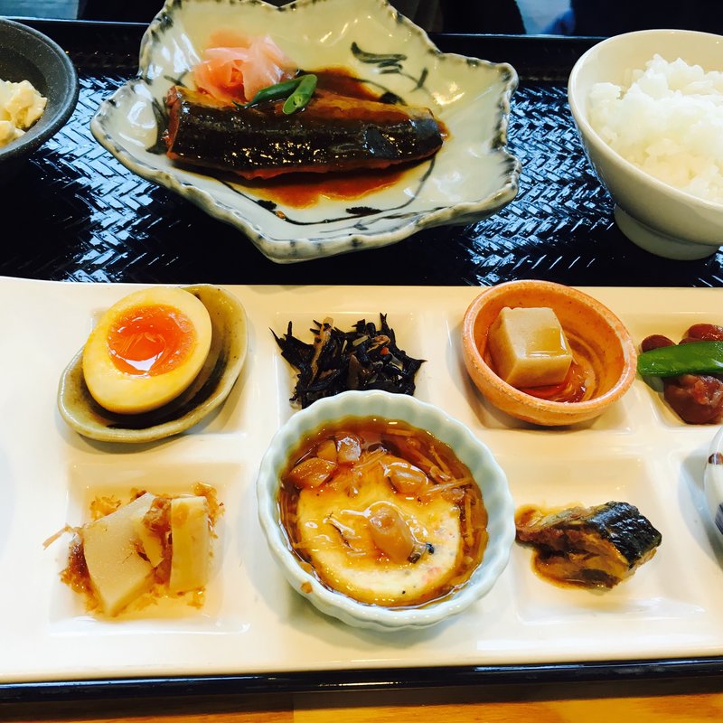 鯖の味噌煮おばんざいプレート(市場小路 イオンモール京都桂川店 （イチバコウジ）)