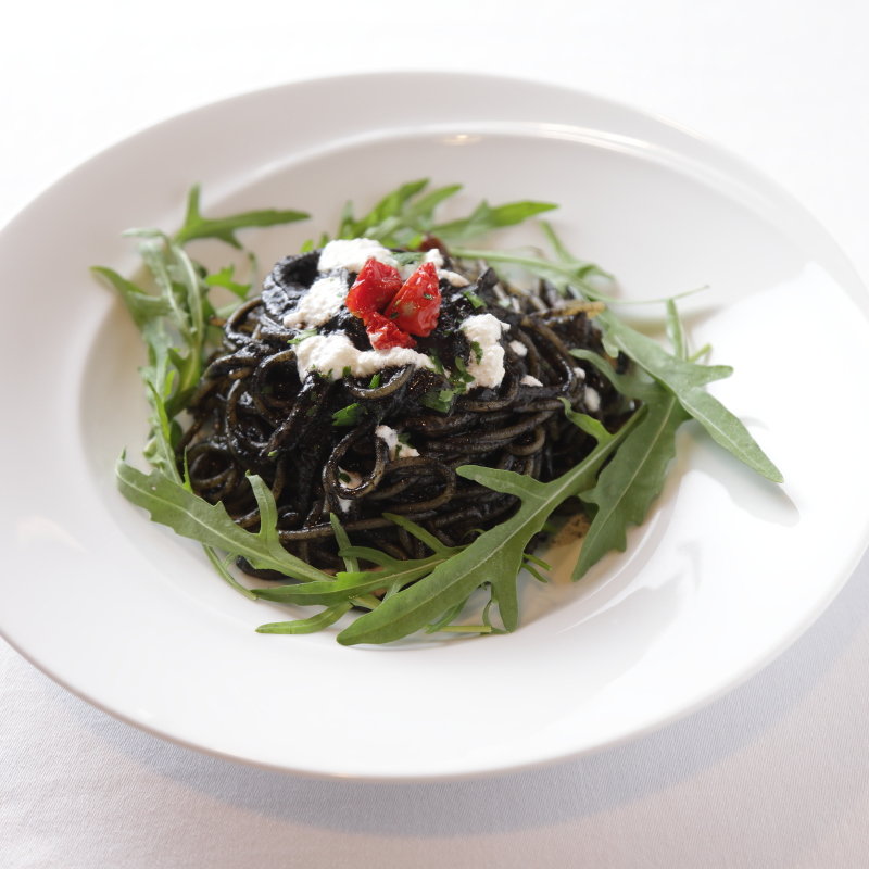 イカ墨のパスタ(リッコ エ ベッロ （ricco e bello）)