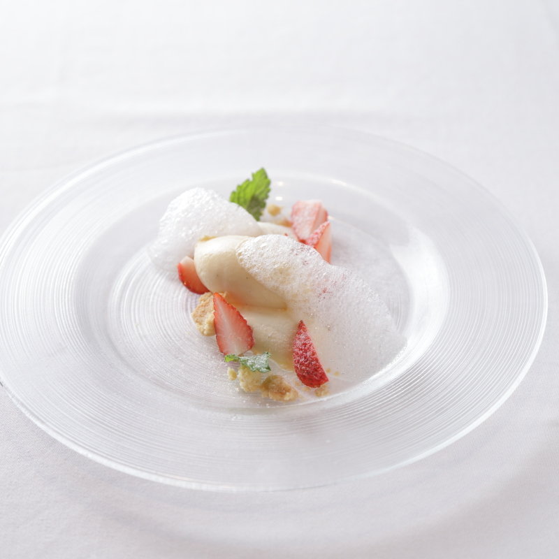 苺とバニラのデザート(リッコ エ ベッロ （ricco e bello）)