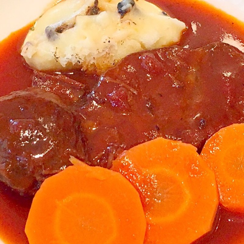 ほほ肉の赤ワイン煮込み(ル・プラ・プリュ )