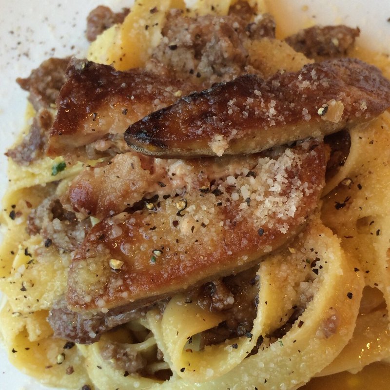 仔牛とポルチーニ茸のタリアテッレフォアグラのせ(カザレッチョ （Casareccio）)