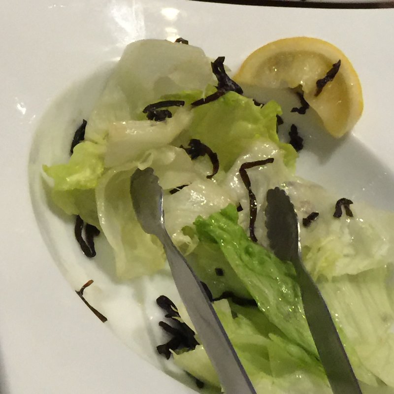 レタスと塩昆布のサラダ(銀座でワイン。)