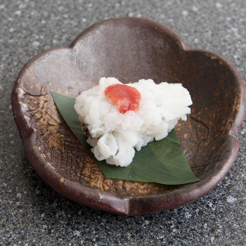鱧の握り　梅肉ソース(花膳)