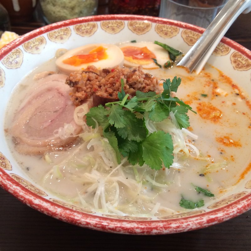 パクチー担々麺(俺流塩らーめん 神宮前店)