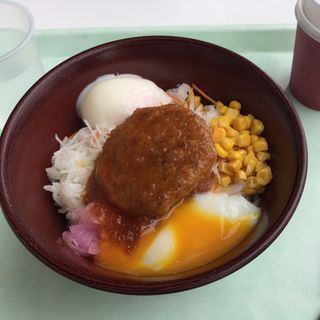 列車乗務員賄い丼 ハチクマライス (ドリンクセット)(日本食堂)
